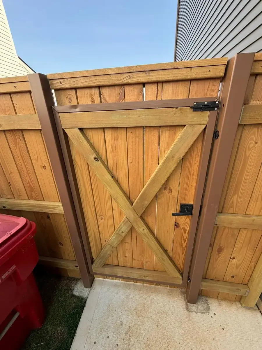 Wood Cap Privacy Fence